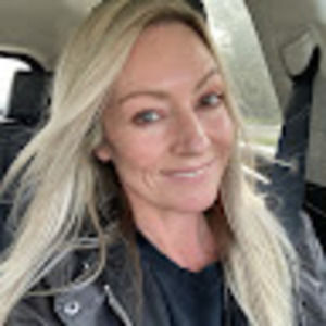 Meet your Posher, Hollie